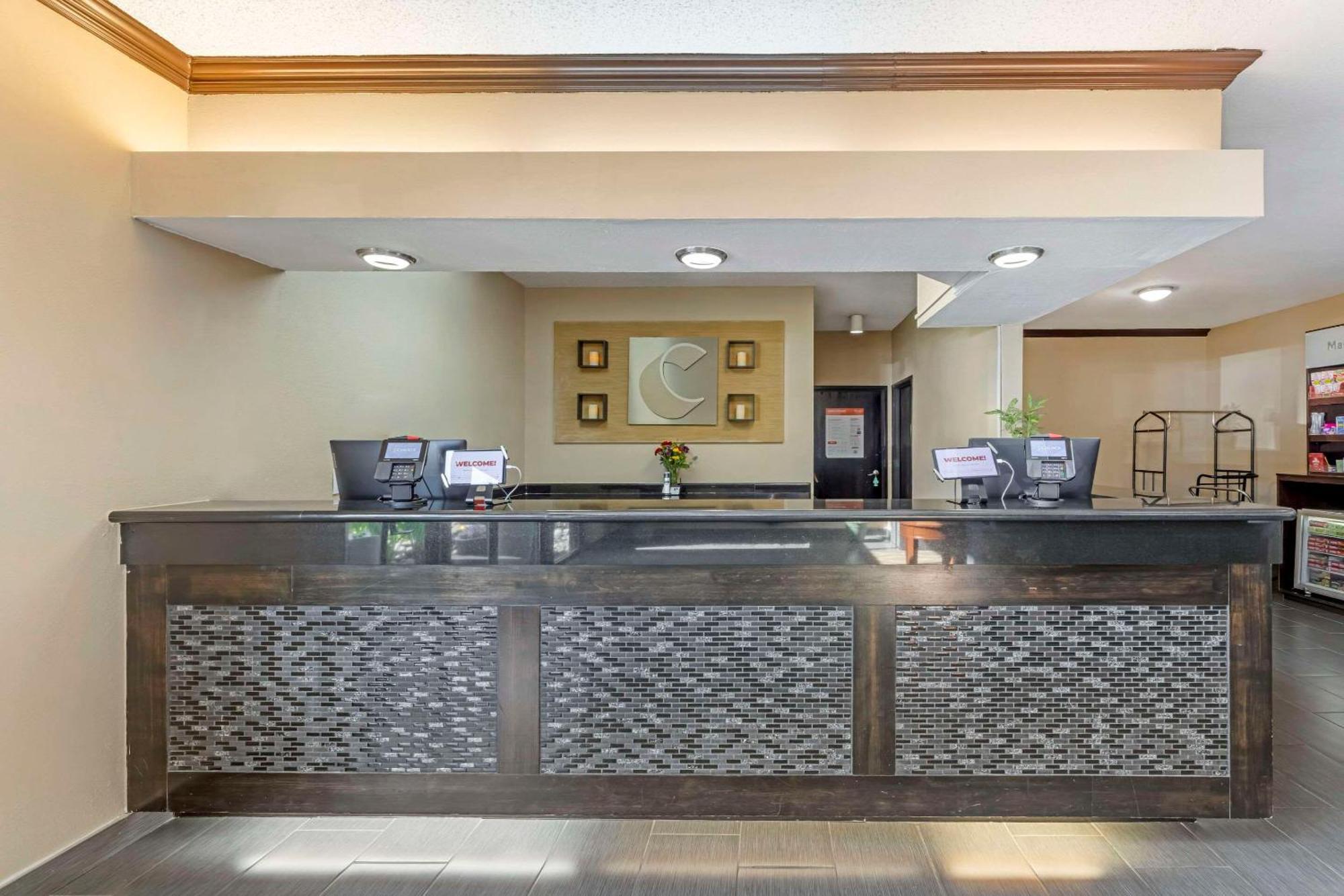 Comfort Suites Near Vancouver Mall Exterior foto